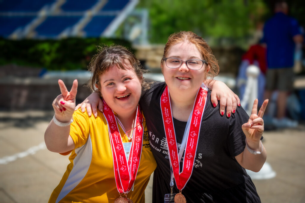 01-Sofia&Friend-Smiles,PeaceSigns,Medals-13-LIGHTENED_EW